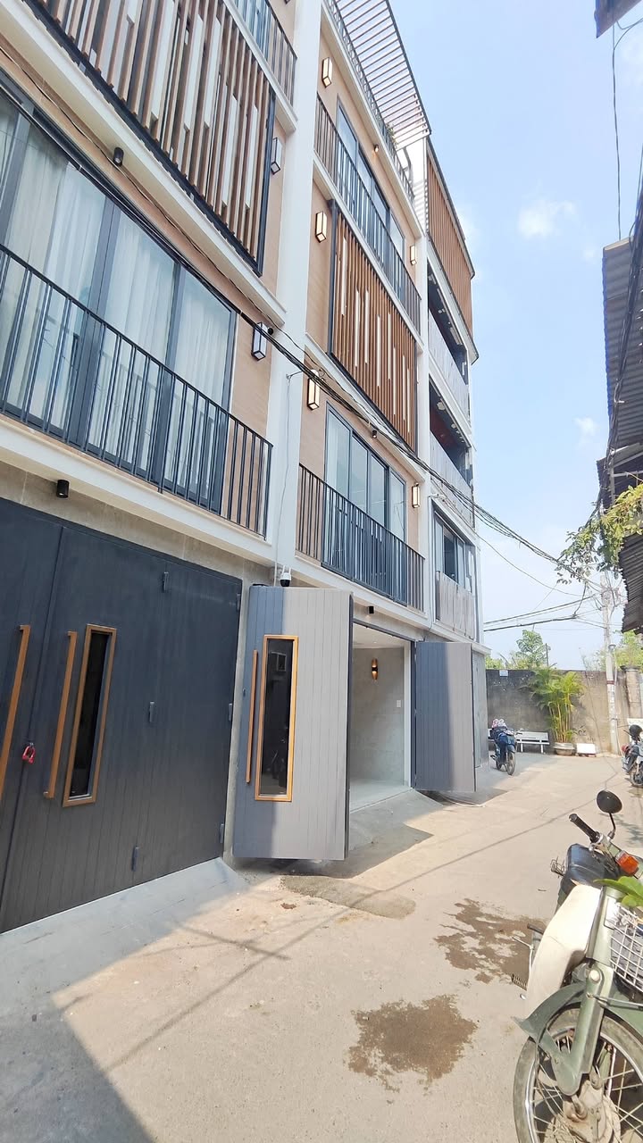 Nhà Gò Vấp 38.4m² giá 7.35 tỷ - Ô tô vào nhà, gần sân bay!