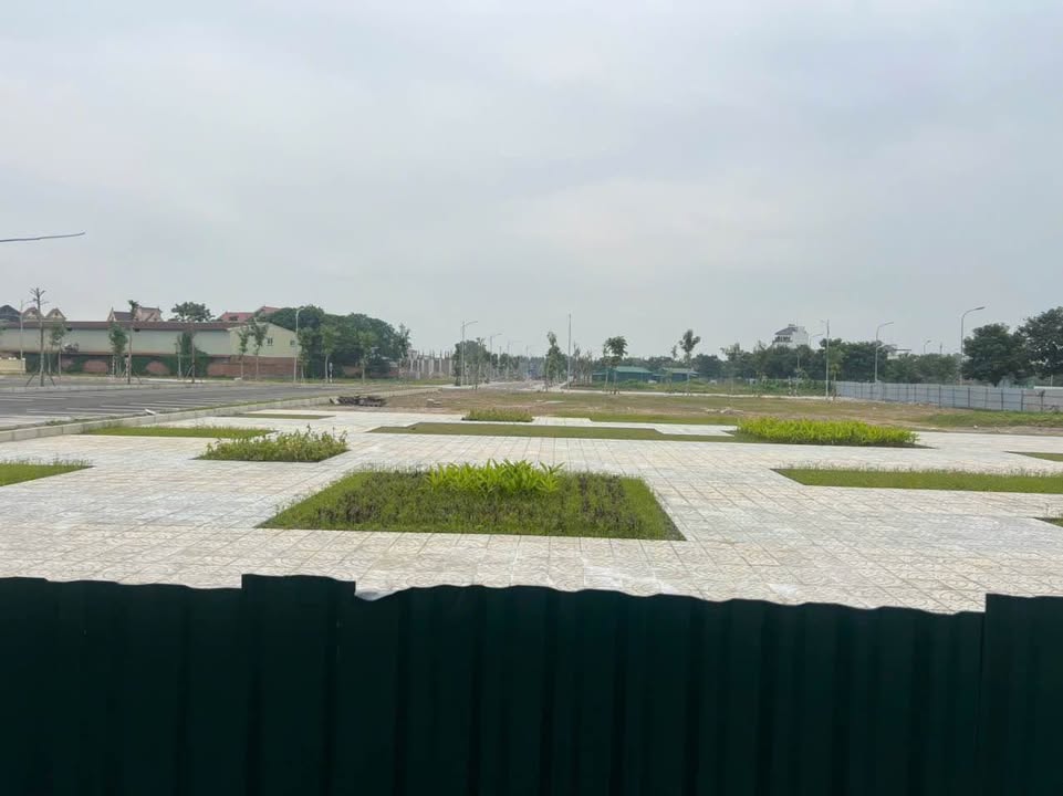 Bán lô đất Dĩnh Trì - Bắc Giang 92,5m² giá 40 tỷ - Sổ đỏ chính chủ, view công viên