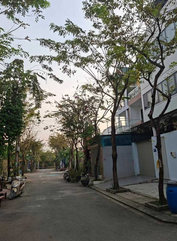 Đất nền DA Việt Nhân quận 9, 92m² giá 4.8 tỷ - Chủ cần tiền bán gấp!