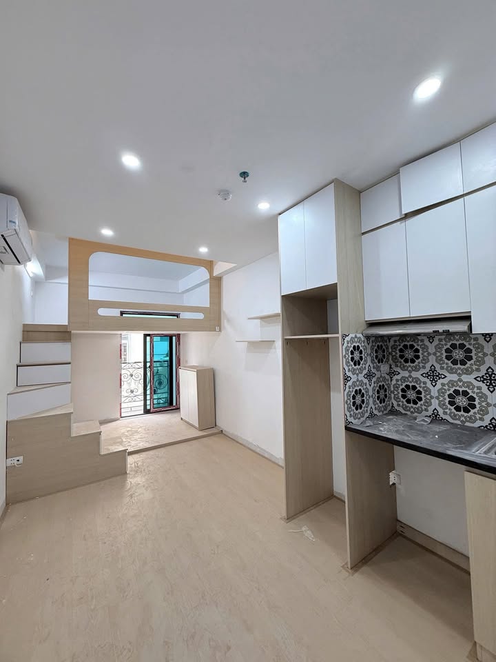 Phòng cho thuê tại Cát Linh, Đống Đa 25m² - Nội thất đầy đủ, có ban công