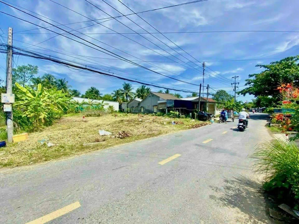 Đất nền mặt tiền đường Bùi Hữu Nghĩa 100m² giá 2.35 tỷ - Nhanh tay sở hữu!