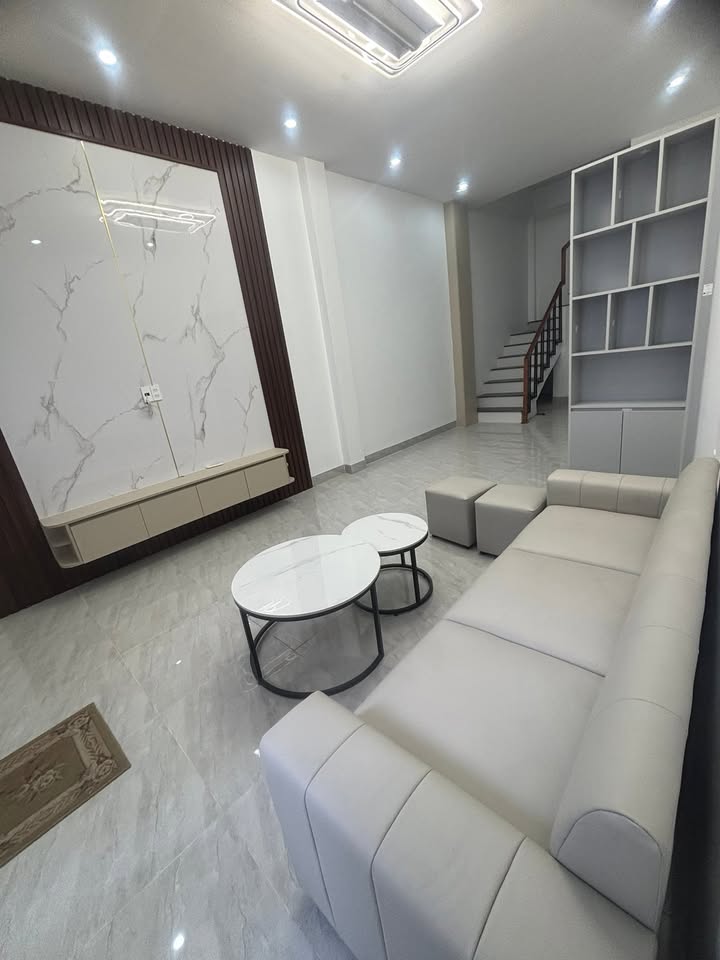 Nhà 3 tầng mới xây tại phố đi bộ Hạc Thành 40m² giá chỉ 2 tỷ - Cơ hội hiếm có!
