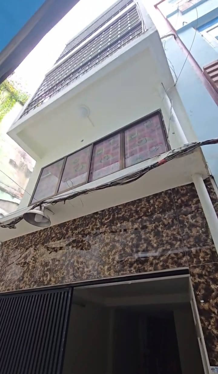 Nhà 2 tầng hẻm Lý Thái Tổ, P10, Q10, 21.7m² giá 3.5 tỷ - Đầu tư sinh lời!