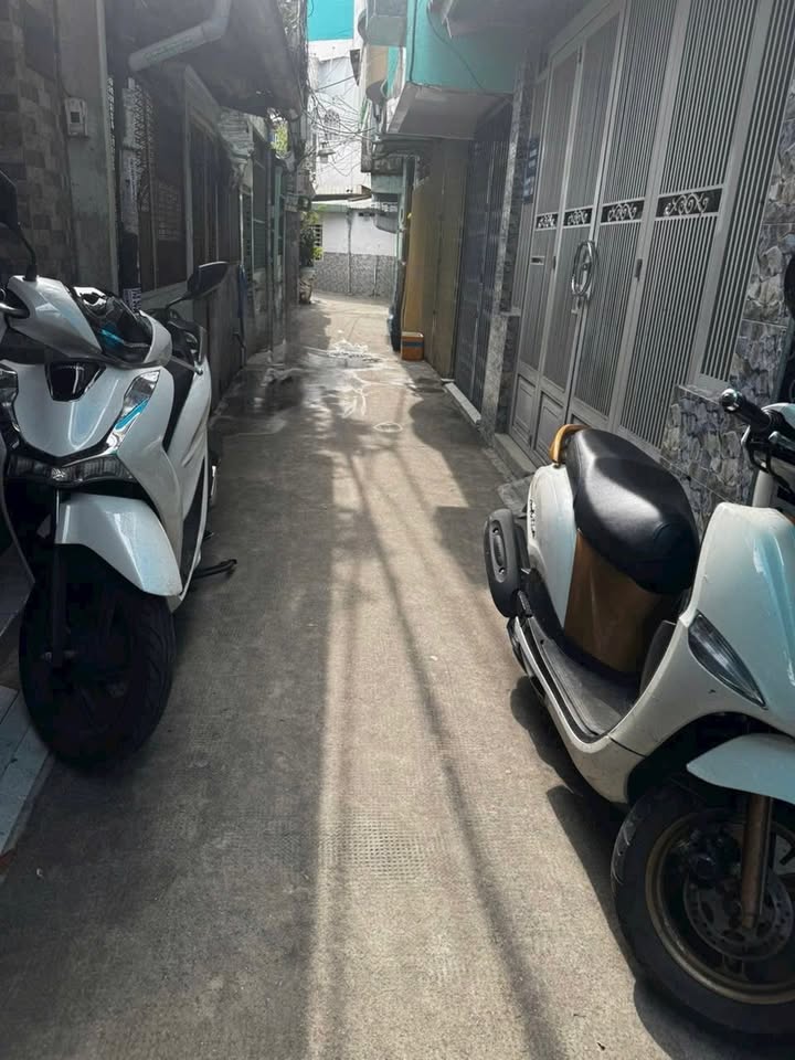 Nhà phố 49.5m² tại đường Ba Đình, Quận 8 giá 5.2 tỷ - Thiết kế hiện đại, chính chủ!