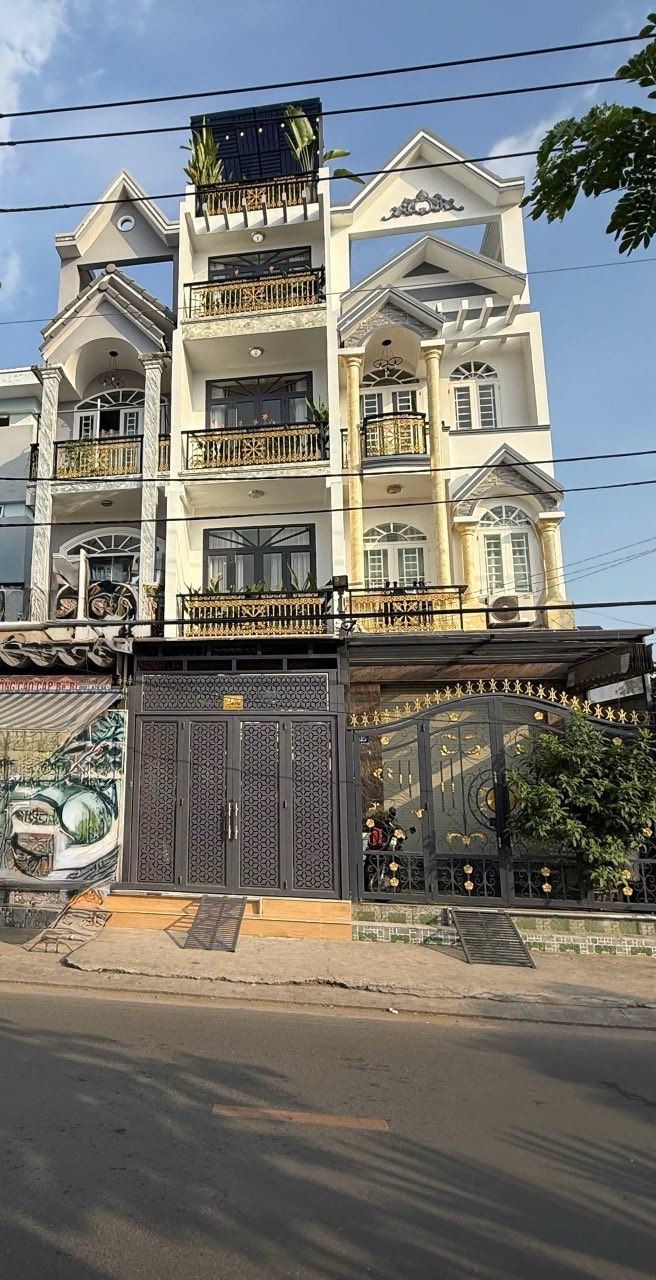 Nhà mặt tiền Bình Đông, P. Phú Định 49m² giá 8.6 tỷ - Vị trí đắc địa, view sông tuyệt đẹp!
