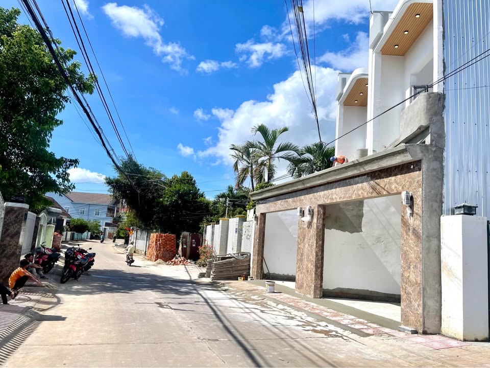 Nhà mặt tiền đường Tây Sơn Buôn Ma Thuột 86m² giá 5.099 tỷ - Full nội thất hiện đại!