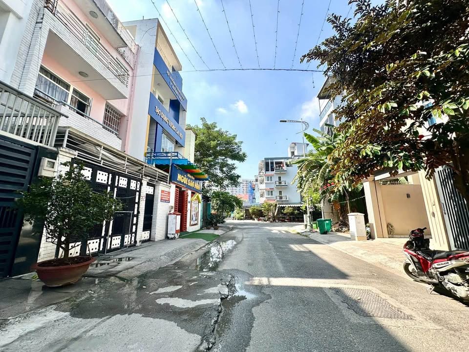 Nhà mặt tiền KDC Đông Thủ Thiêm, Bình Trưng Đông, 108m² giá 16 tỷ - Kinh doanh sầm uất!