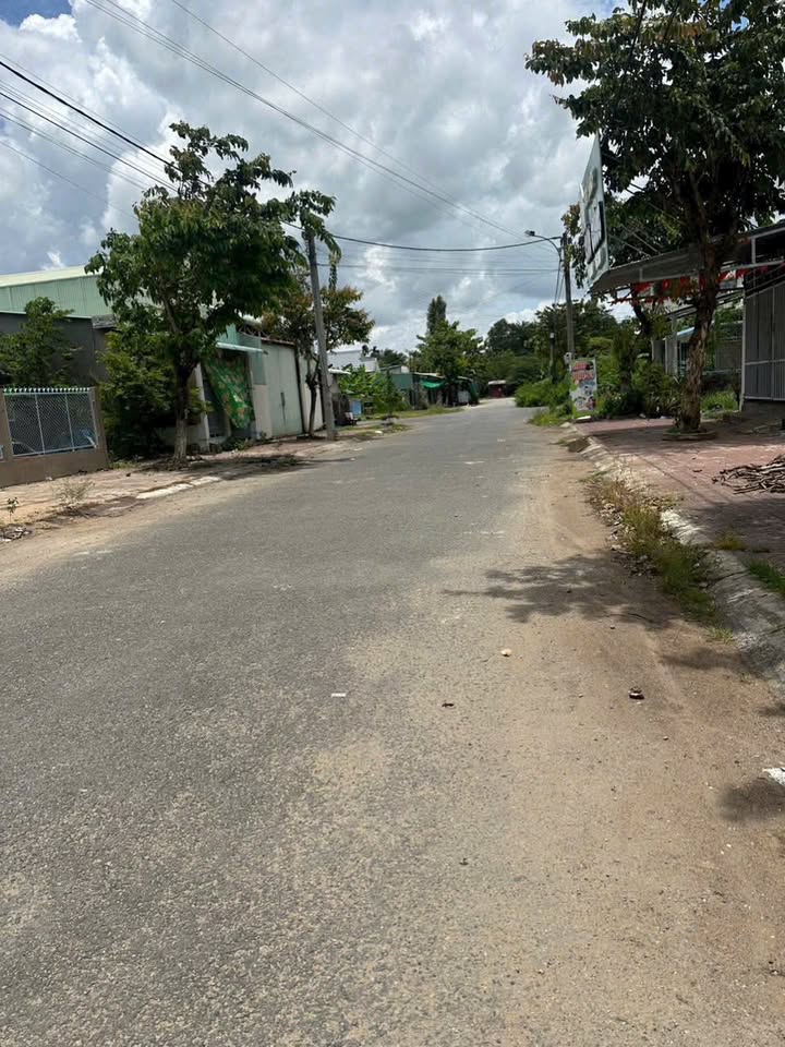 Đất nền liền kề Phú Quới Vĩnh Long 250m² giá 2 tỷ - Đầu tư sinh lời hấp dẫn!