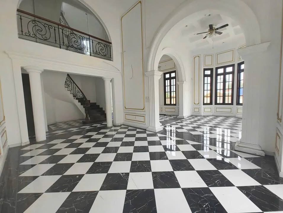 Cho thuê biệt thự Thảo Điền, Quận 2 - Diện tích 1000m², hồ bơi tuyệt đẹp!