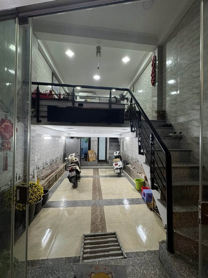 Nhà mặt phố Âu Cơ Tây Hồ 36m² giá 25 tỷ - Kinh doanh sầm uất!