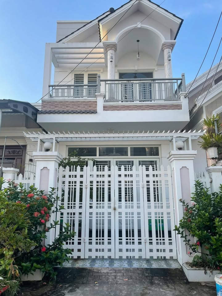 Nhà 1 trệt 1 lầu KDC Thuận An 100m² giá 2.6 tỷ - An ninh và gần chợ