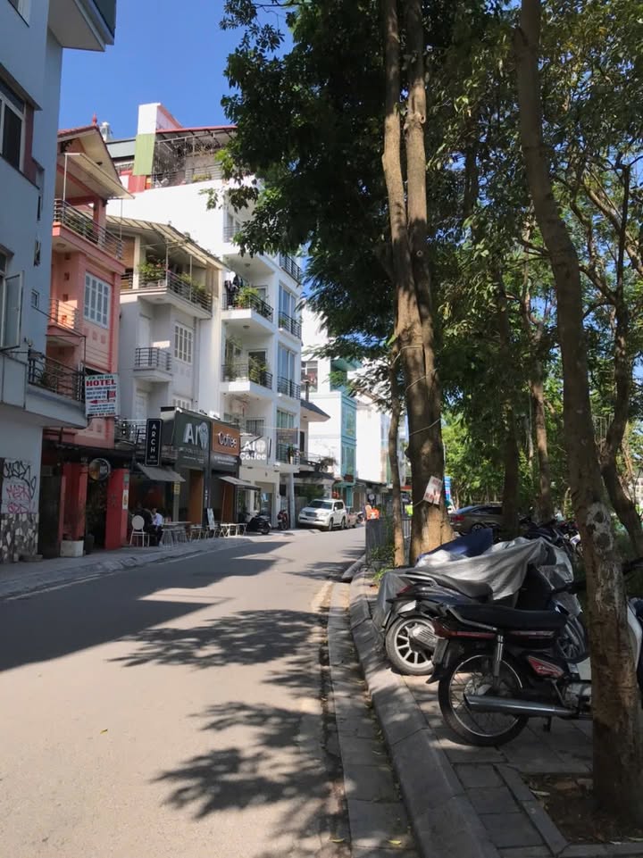 Nhà mặt phố Nhật Chiêu Tây Hồ 90m² giá 93 tỷ - View Hồ Tây lộng gió!