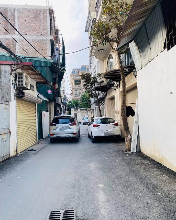 Nhà FrontHouse Trạm Long Biên 45m² giá 23.5 tỷ - Thiết kế hiện đại, gần Aeon Mall!