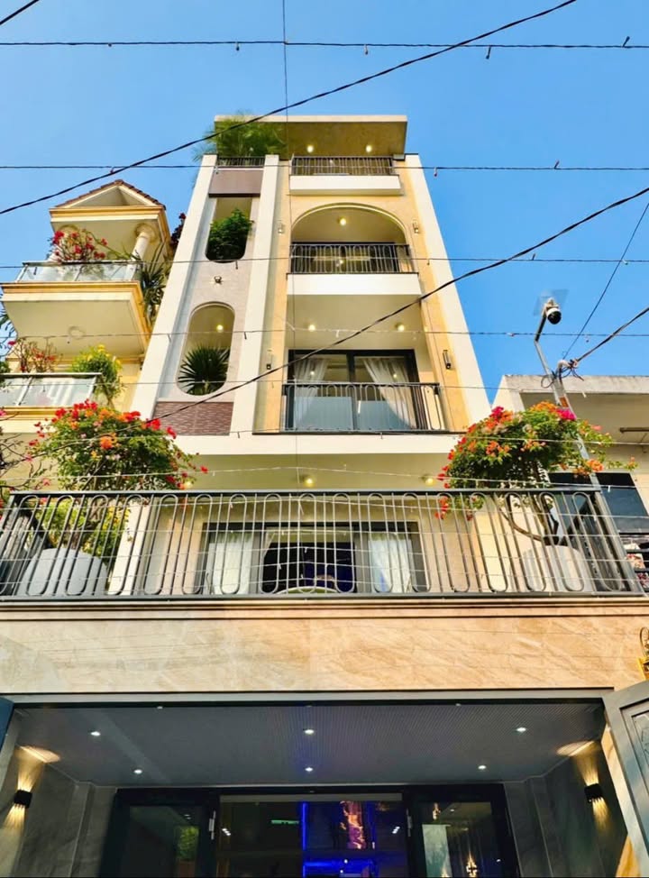 Nhà phố Gò Vấp 84m² giá 12.6 tỷ - Có thang máy, nội thất đầy đủ!