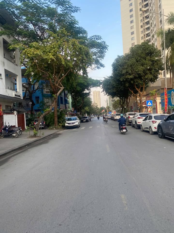 Townhouse Văn Phú Hà Đông 76m² giá 20 tỷ - Phù hợp cho gia đình đông thành viên!