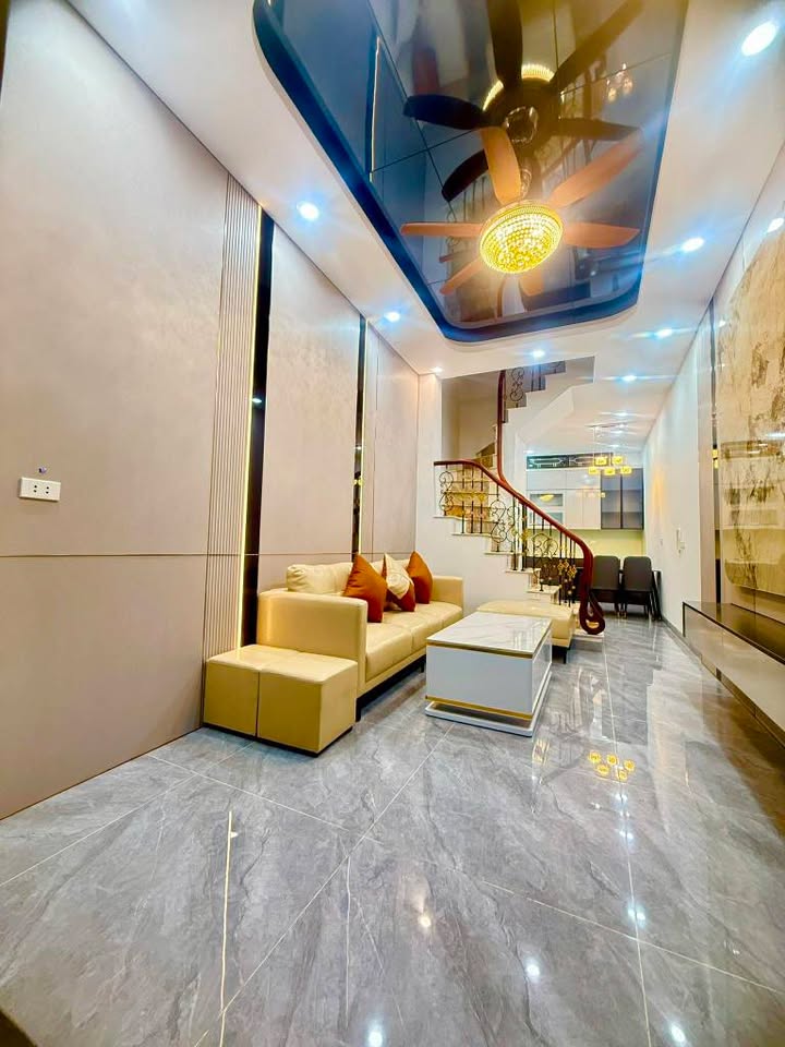 Nhà Ngọc Khánh Ba Đình 35m² giá 9 tỷ - Nhà mới, nội thất xịn, ở ngay!