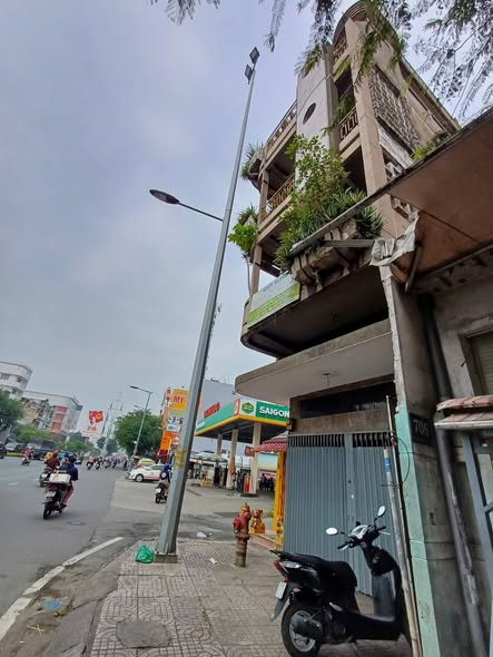 Nhà góc 2 mặt tiền tại Quận 11, 46m² giá 12.3 tỷ - Cơ hội đầu tư hiếm có!