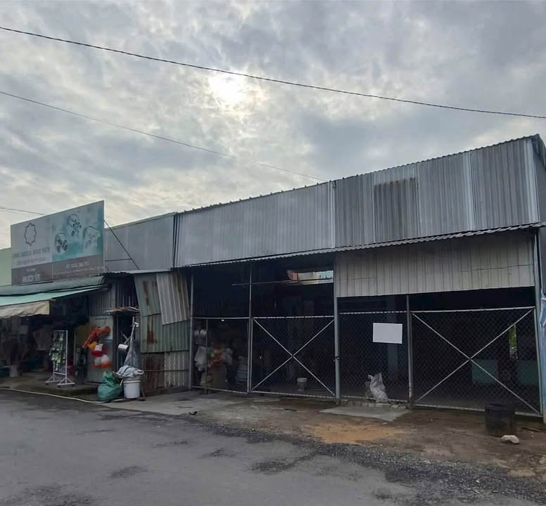 Nhà mặt tiền đường Chợ Nhỏ, Bến Tre 380m² giá 1.95 tỷ - Cơ hội đầu tư hiếm có!