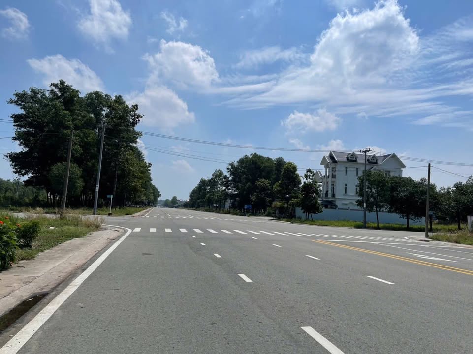 Đất nền Bến Cát 10m² giá 5.6 tỷ - Đường nhựa 6 làn xe, vị trí đắc địa!