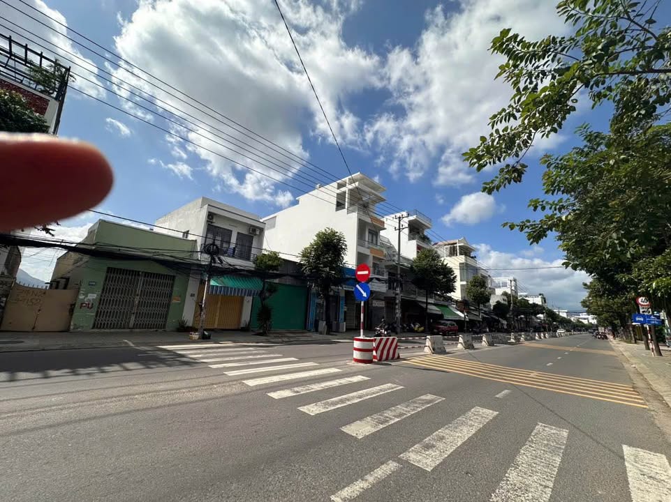 Bán nhà mặt tiền kinh doanh đường Lê Hồng Phong, Nha Trang 195,3m² - Cơ hội đầu tư hấp dẫn!