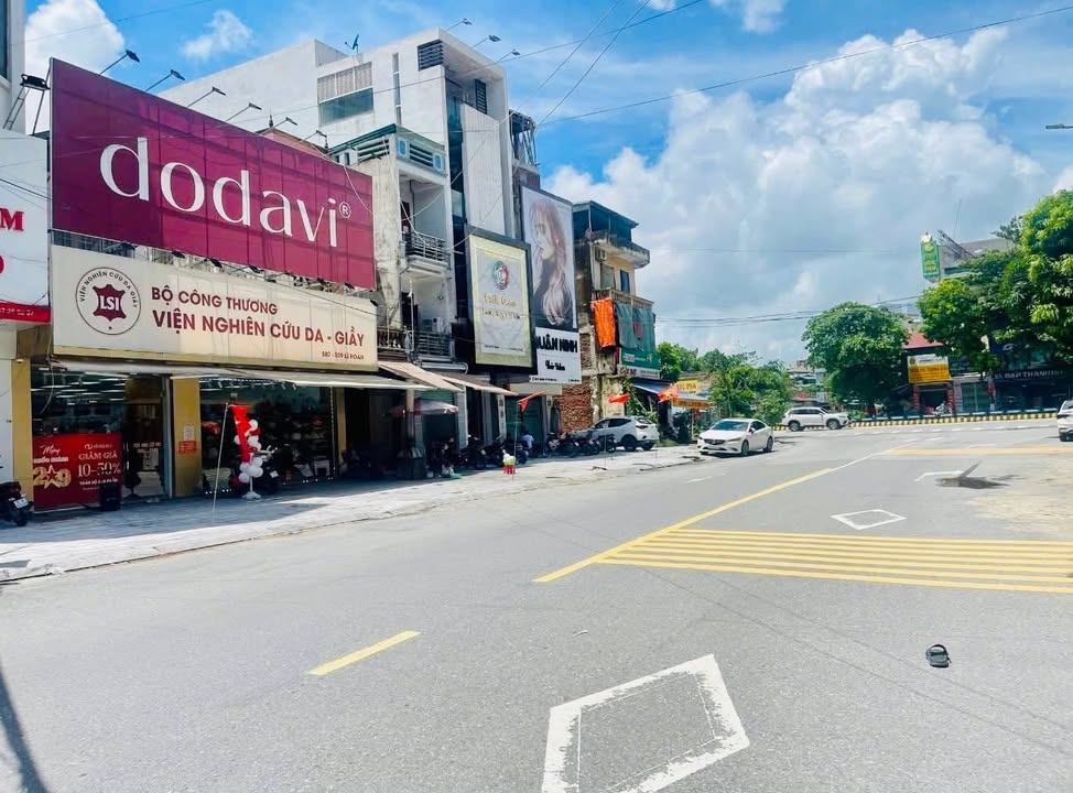 Bán gấp FrontHouse mặt phố Lê Hoàn, Thanh Hóa 261m² - Siêu phẩm đầu tư lý tưởng!