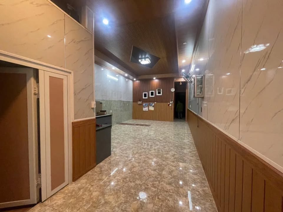 Nhà 2 mặt tiền đường Nguyễn Thái Học, Bảo Lộc 200m² giá 9 tỷ - Cơ hội đầu tư tuyệt vời!