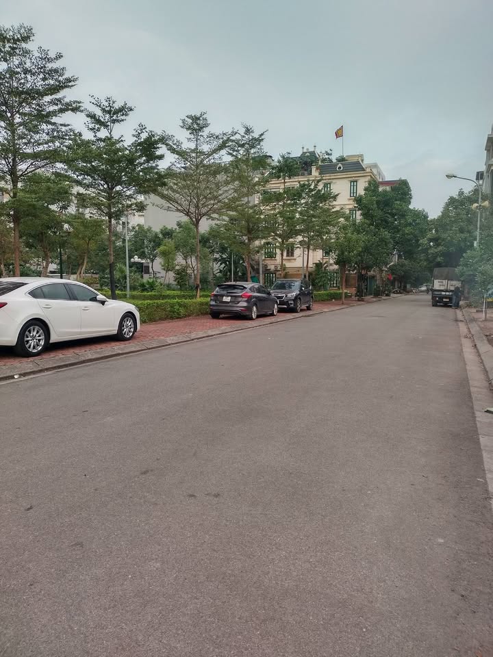 Đất nền Giang Biên Long Biên 40m² - Ngay cạnh Trường Chu Văn An!