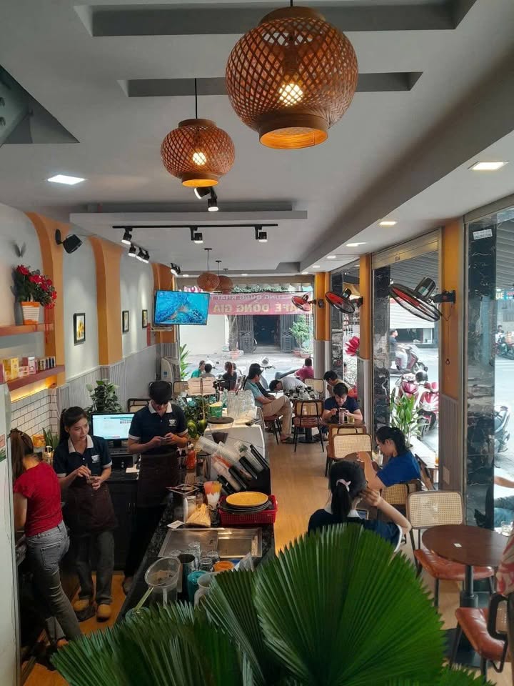 Quán cafe Tân Quý Tân Phú 2 mặt tiền giá 170 triệu - Sang nhượng quán ổn định!