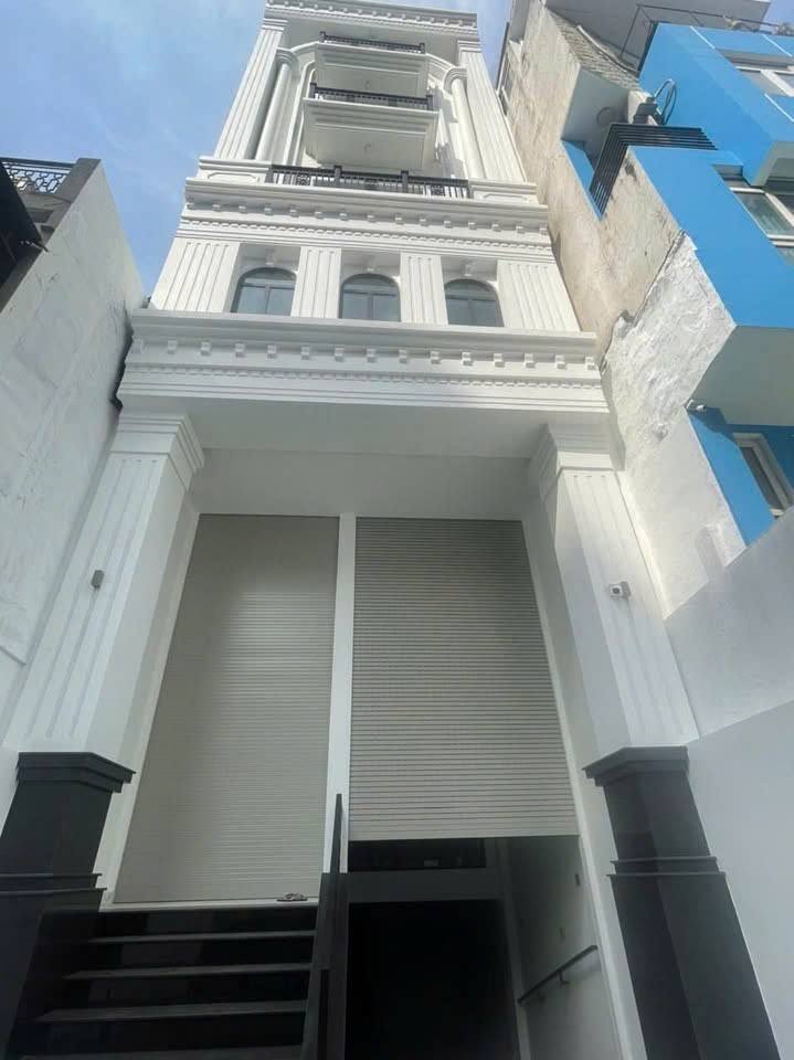 Cho thuê tòa nhà 7 tầng Trường Chinh, Tân Bình - Hồ bơi, thang máy mới, giá tốt!