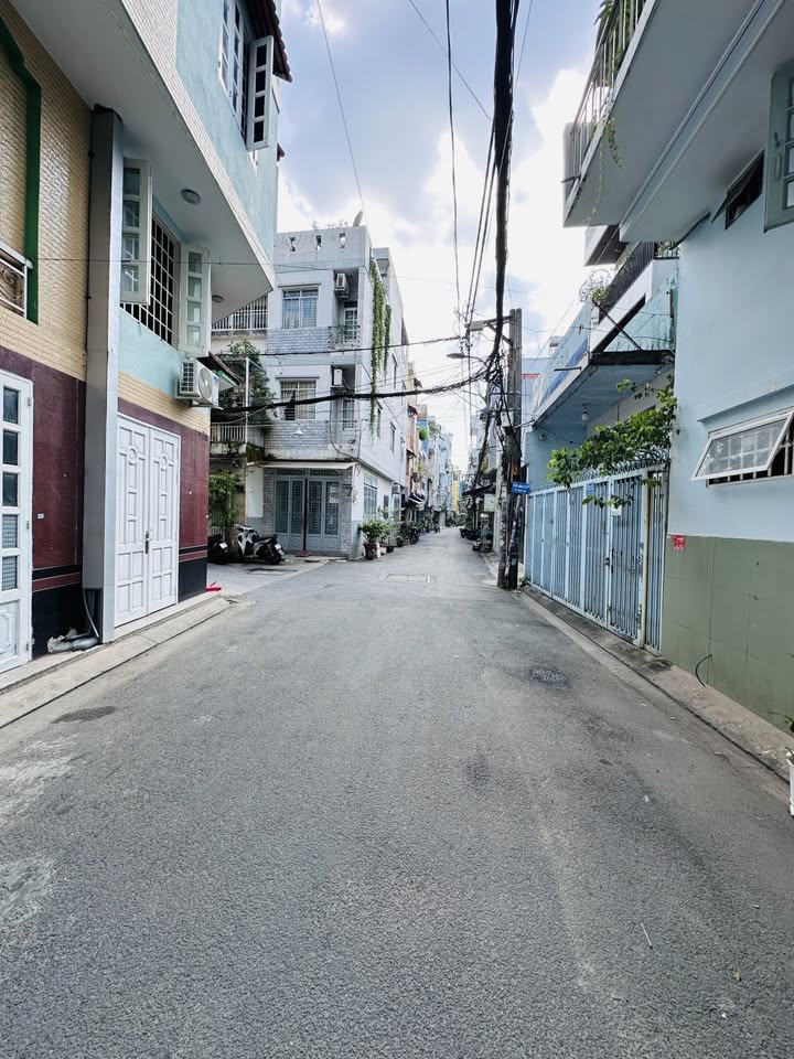 Nhà lô góc hẻm VIP Phú Nhuận 226m² giá 10 tỷ - Đầu tư sinh lời ngay!