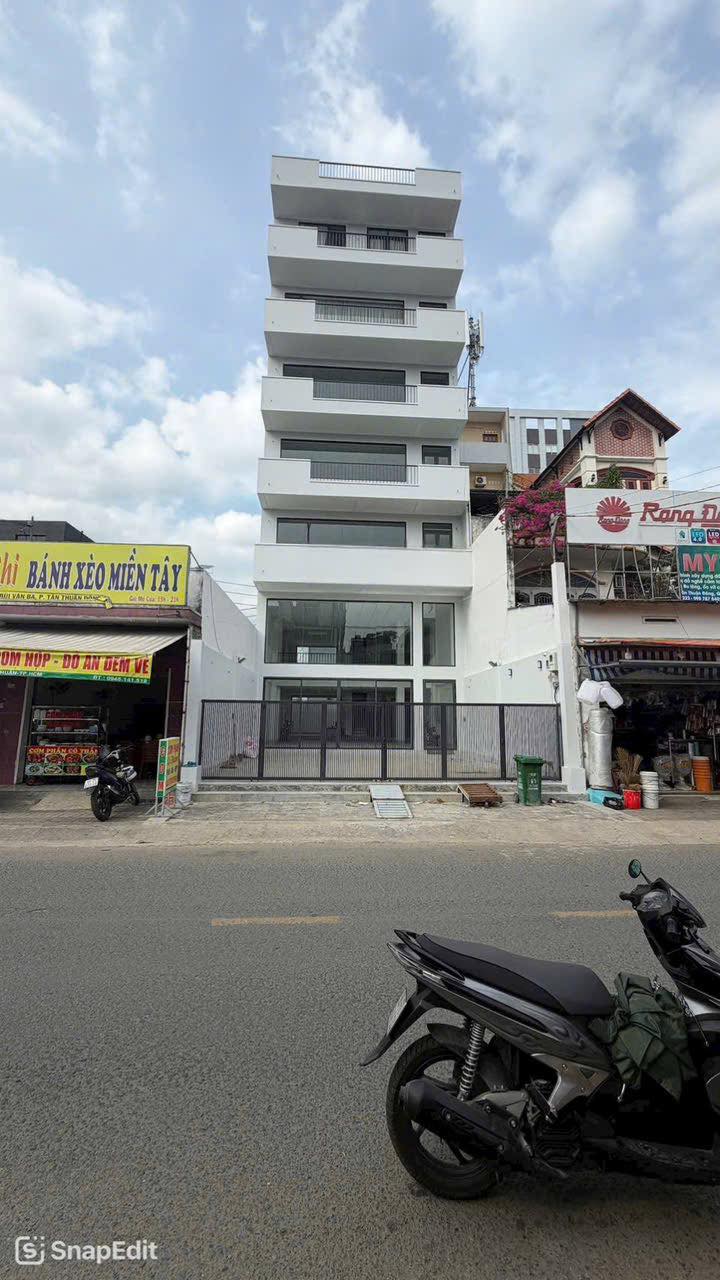 Cho thuê tòa văn phòng Bùi Văn Ba, Quận 7, 221m² giá 120 triệu - Thiết kế hiện đại, mới 100%!