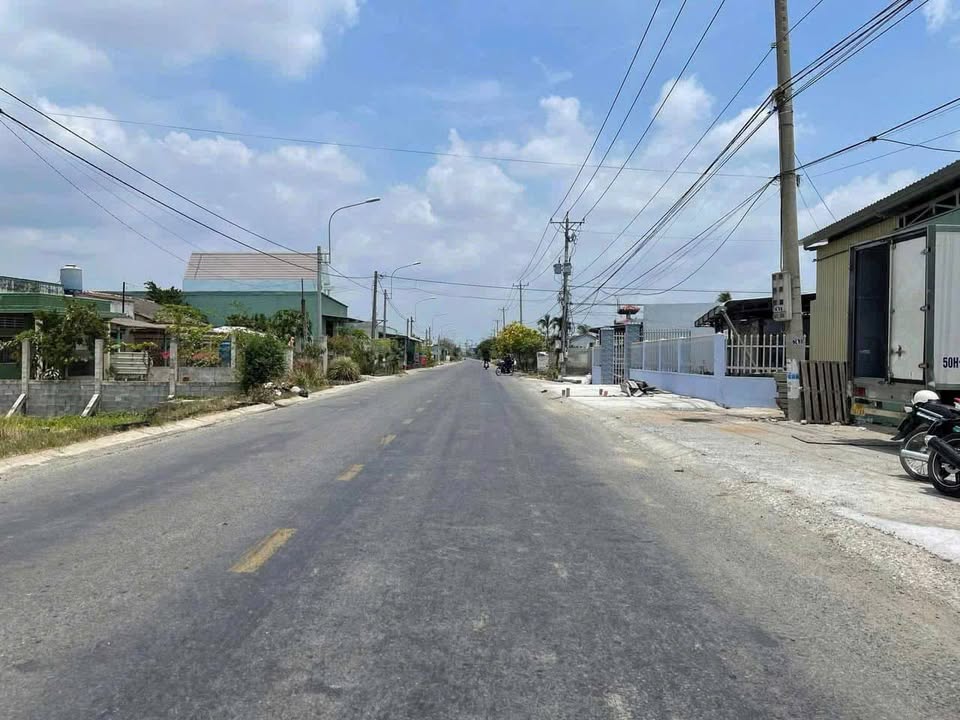 Đất thổ cư mặt tiền đường nhựa 750m² giá 4.4 tỷ - Phù hợp đầu tư dài hạn