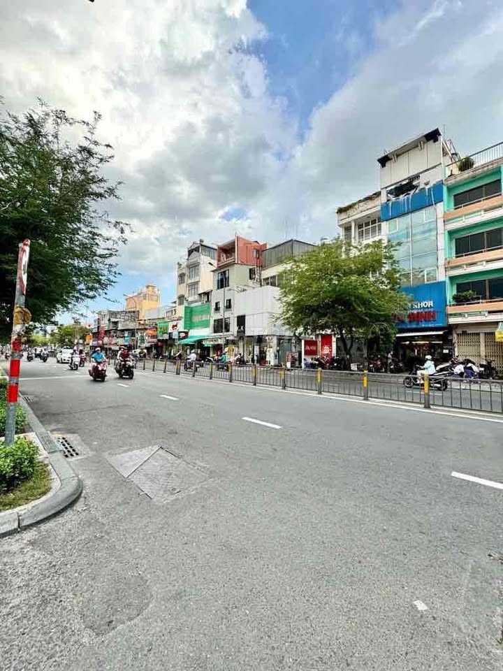 Nhà phố Hẻm xe hơi Phường 24 Bình Thạnh 102m² giá 17.5 tỷ - Sát bên Quận 1, Tiện lợi cho gia đình!