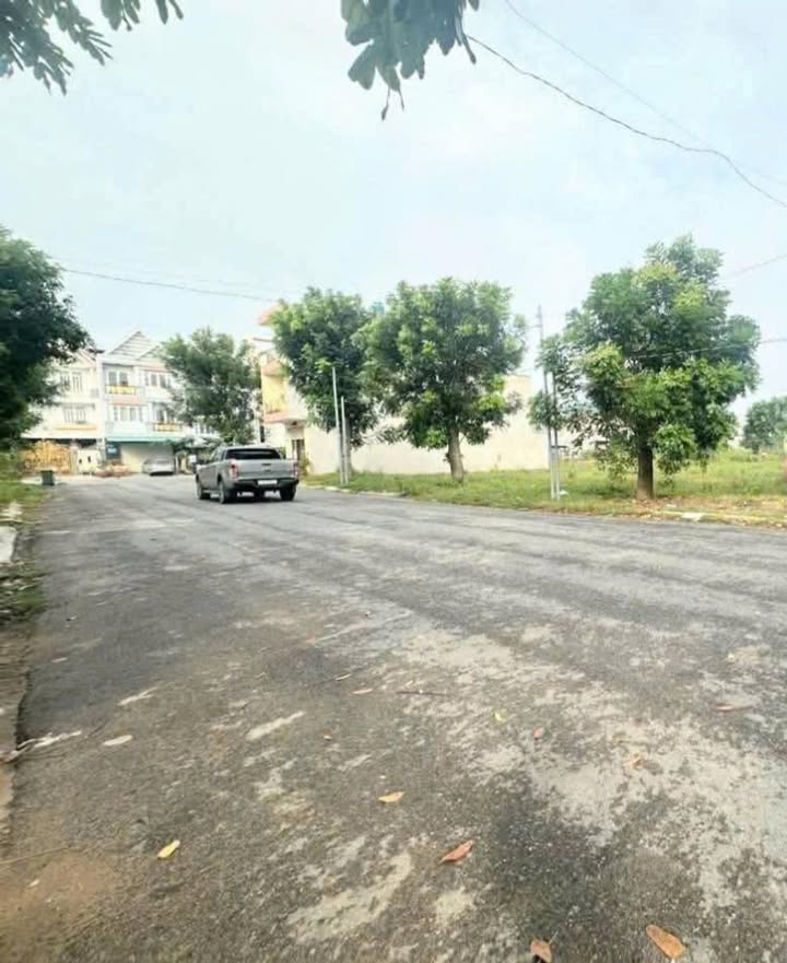 Đất nền 100m² Đường số 15, Thị trấn Bến Lức - Giá chỉ 3 tỷ - Địa thế đắc địa!