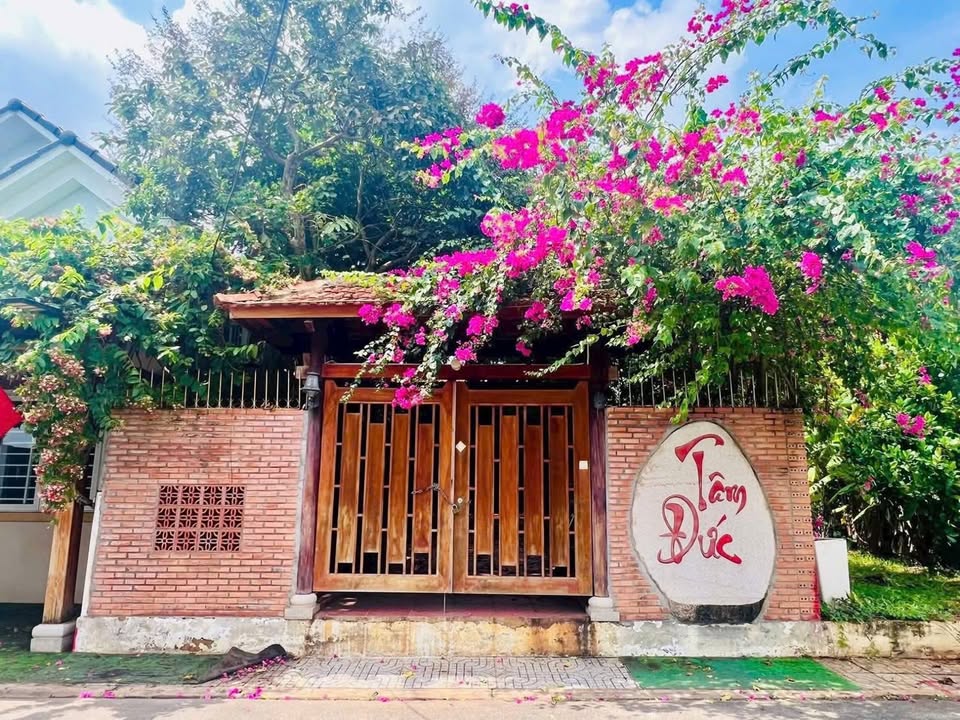 Nhà vườn gỗ Hòa Long Bà Rịa 125m² giá 2.35 tỷ - Thiết kế độc đáo, không gian thoáng mát!