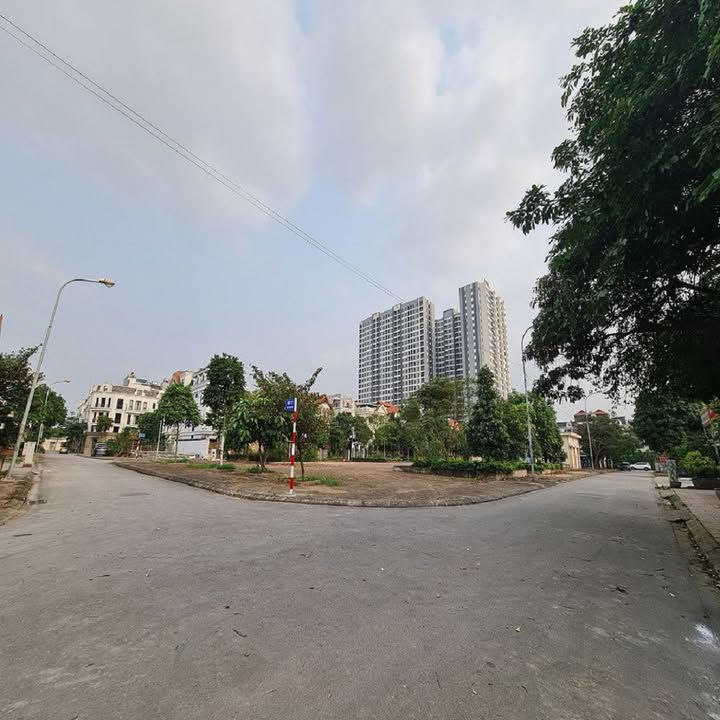 Đất nền tại Trâu Quỳ, Gia Lâm 45m² giá 6 tỷ - Sổ đỏ chính chủ, đầu tư sinh lời!