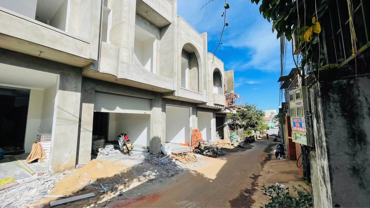 Nhà 1 mê hẻm 14 Lý Nam Đế, Pleiku 72m² giá 2.1 tỷ - Sắp hoàn thiện, không thể bỏ qua!