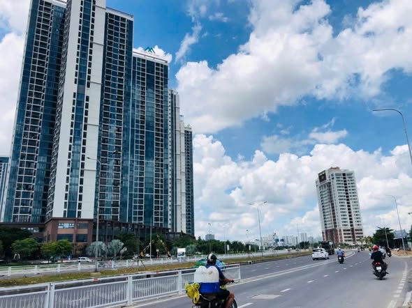 Bán Tòa Nhà Góc 2 Mặt Tiền Nguyễn Văn Linh, Quận 7 - Đầu Tư Kinh Doanh Hấp Dẫn!