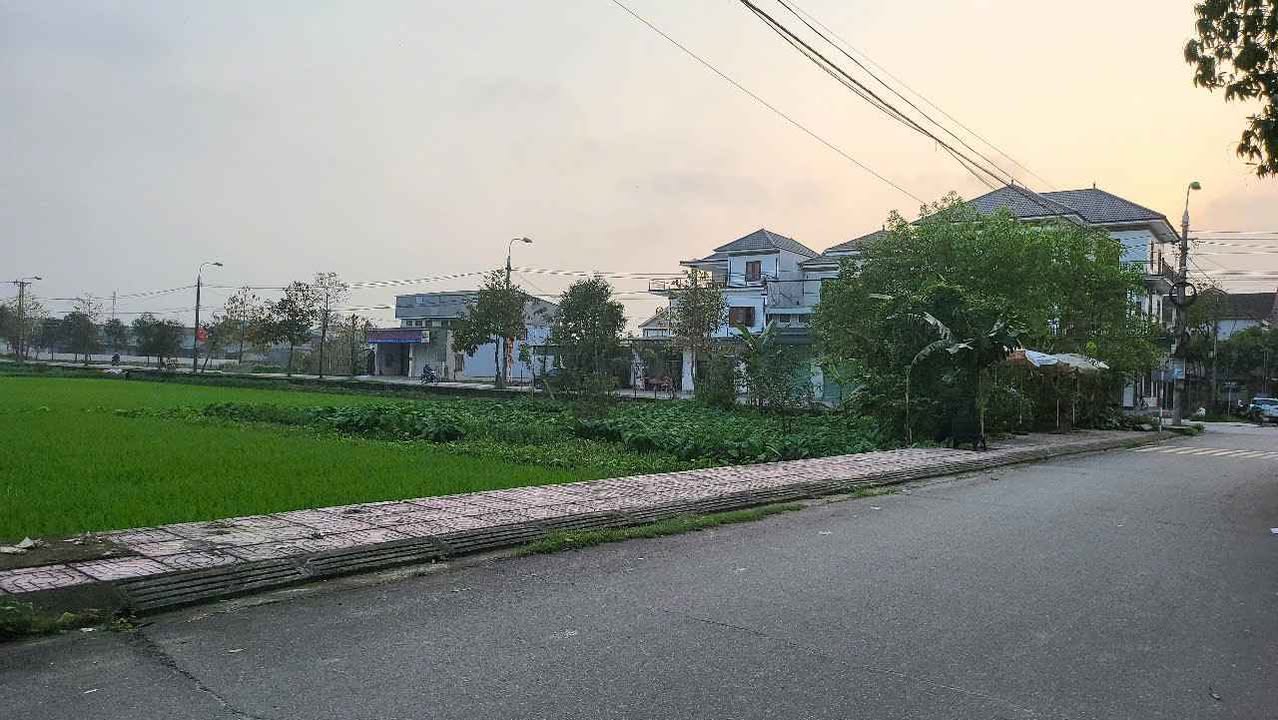 Đất Hồng Hà Thạch Trung 186.6m² giá 3 tỷ - Đường 6m, gần chợ Bình Hương!