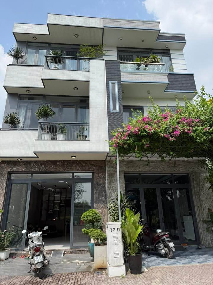 Nhà phố Khu Đô Thị Hoà Lân 2, Thuận An 80m² giá chỉ 5.2 tỷ - Thiết kế hiện đại, đầy đủ nội thất!