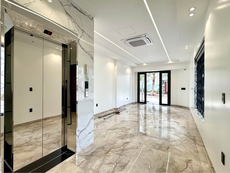 Nhà mới xây Khu tái định cư A51 Hải Phòng 48m² giá 9.6 tỷ - Lô góc 2 mặt tiền, thang máy đầy đủ nội thất!