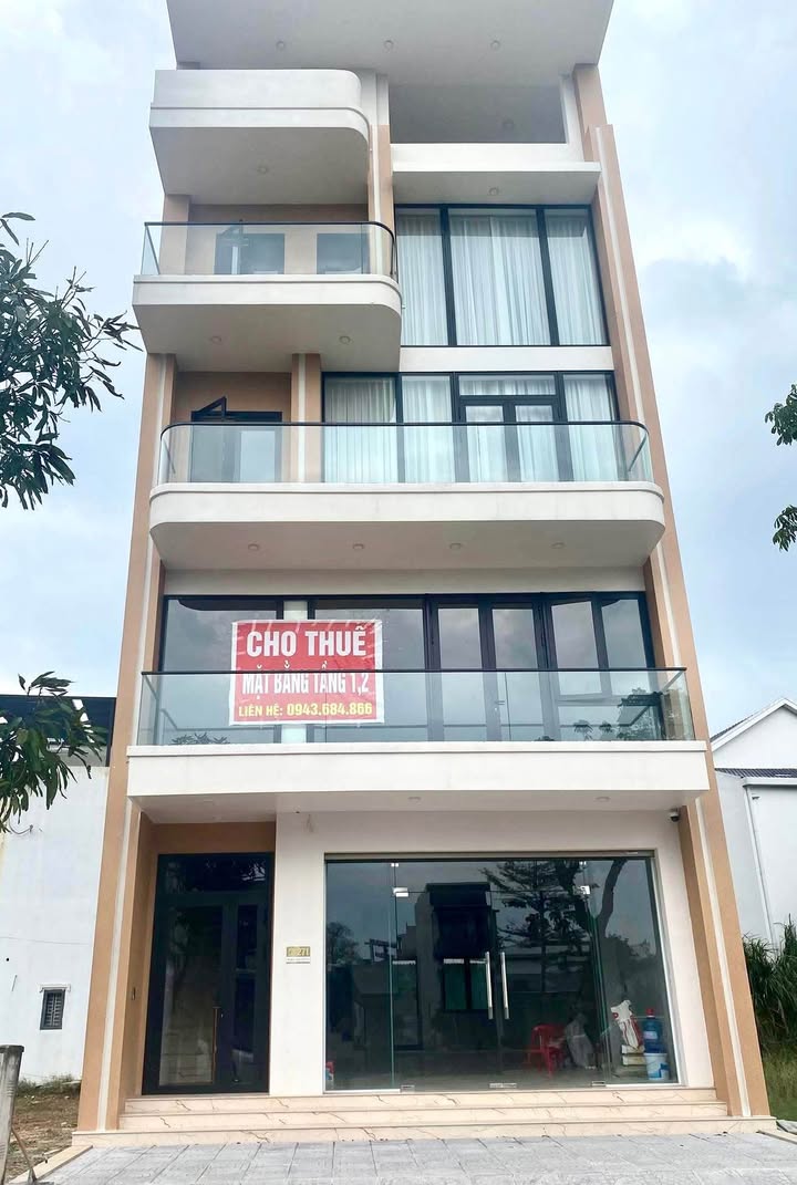 Cho thuê nhà mặt tiền Phạm Văn Đồng, Đồng Hới 200m² - Vị trí đắc địa, thích hợp kinh doanh!