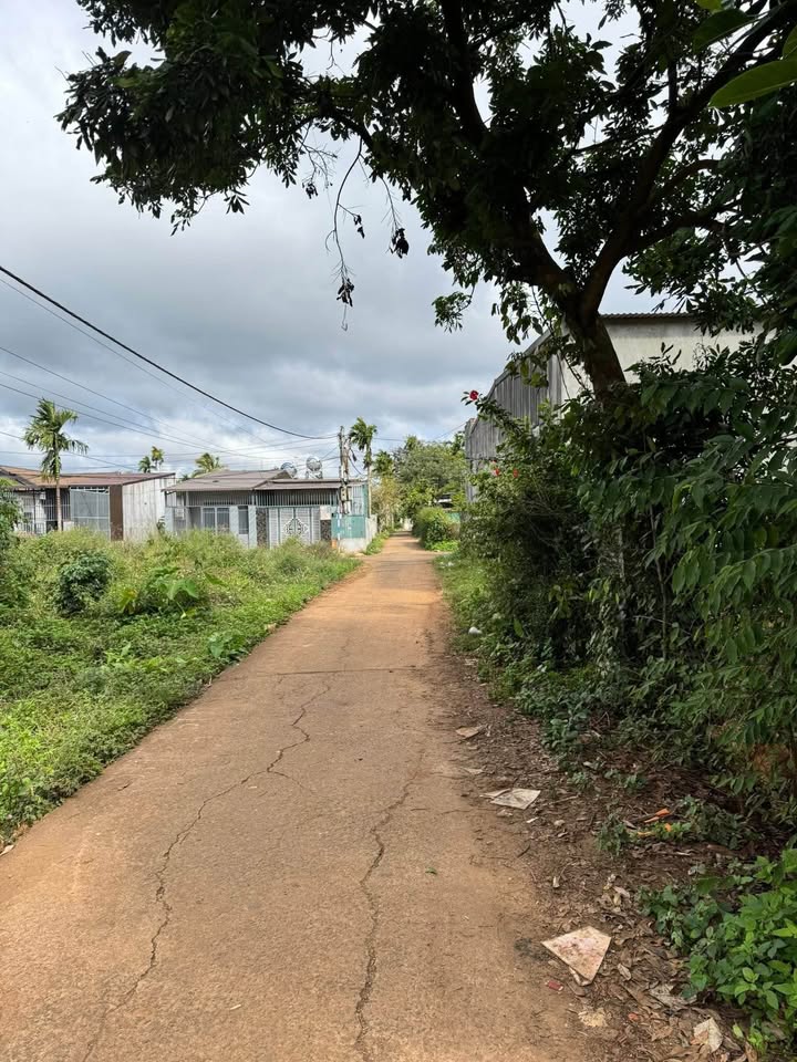 Đất nền Ea Tu Buôn Ma Thuột 150m² giá 1.6 tỷ - Gần sân bóng, đầu tư sinh lời!