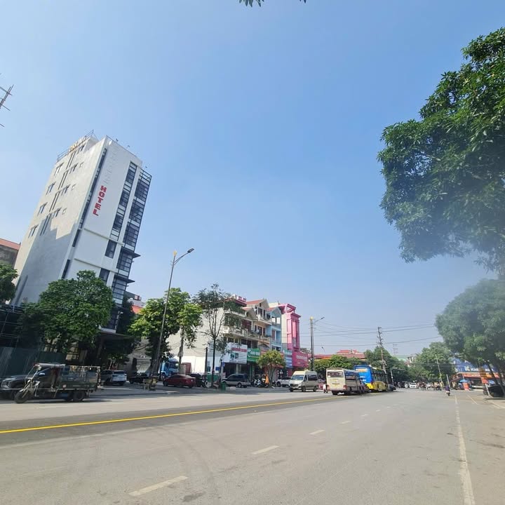 Nhà mặt tiền đường Huyền Quang, Bắc Ninh 93m² giá 2xy tỷ - Vị trí kinh doanh sầm uất!