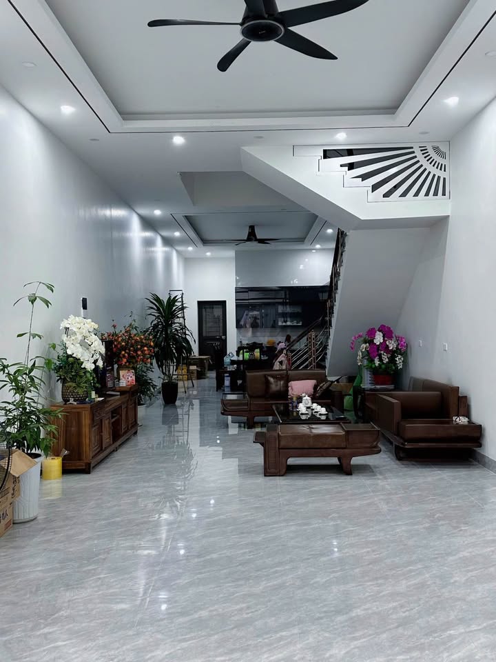 Nhà 5 tầng mặt đường Phú Thịnh, Bắc Cường Lào Cai 100m² giá 6 tỷ - Bán gấp, chính chủ!