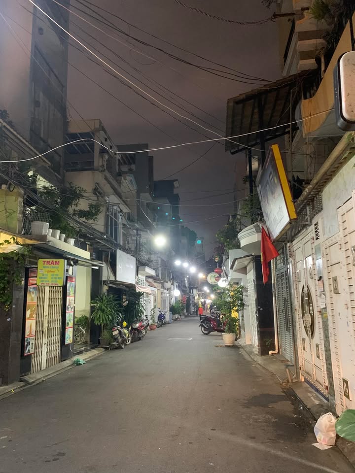 Nhà riêng Phú Nhuận 90m² giá 18 tỷ - Hẻm xe tải, giáp Quận 1!