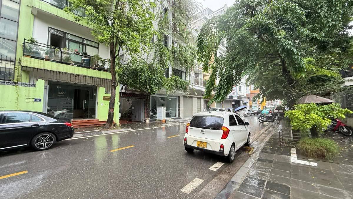 Biệt thự Townhouse Võng Thị Tây Hồ 175m² giá 68 tỷ - Sổ đỏ chính chủ!