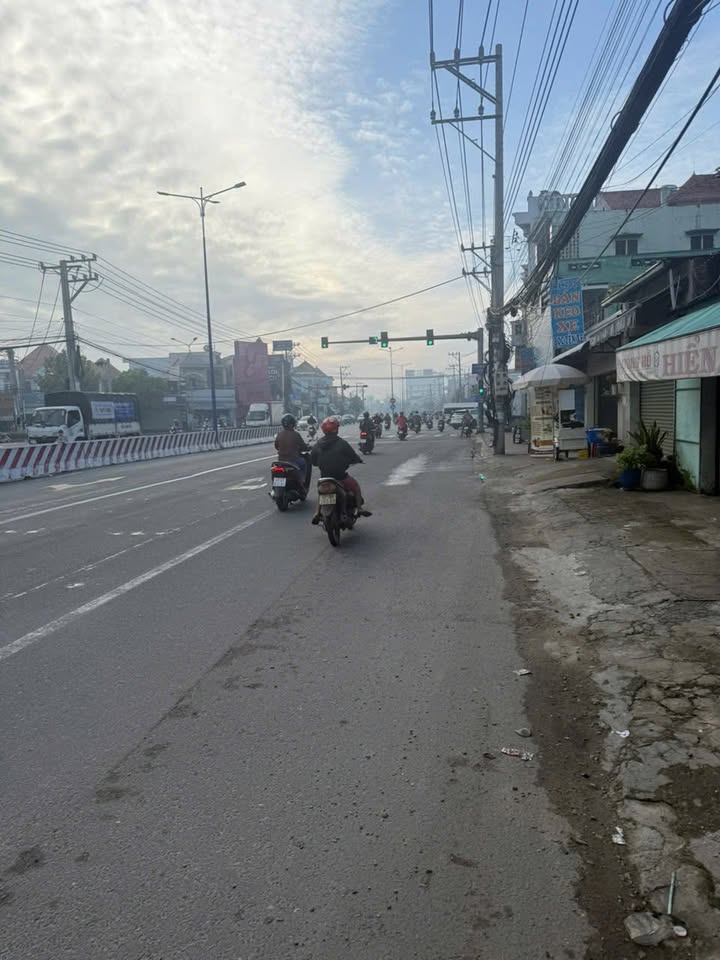 Bán gấp FrontHouse mặt tiền QL13 Hiệp An, 157m² chỉ 9 tỷ - Cơ hội kinh doanh tuyệt vời!