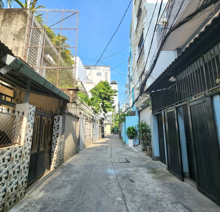 Nhà phố Phú Nhuận 193m² giá 24.19 tỷ - Lô góc tặng nhà cũ!