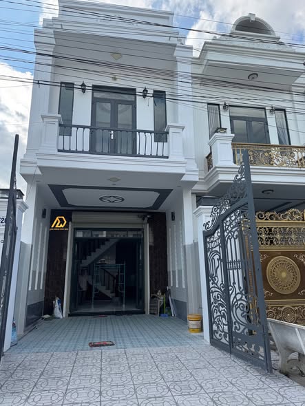 Nhà 1 trệt 1 lầu tại KDC Minh Linh 90m² giá 2.29 tỷ - Gần đường lớn ô tô tránh nhau!